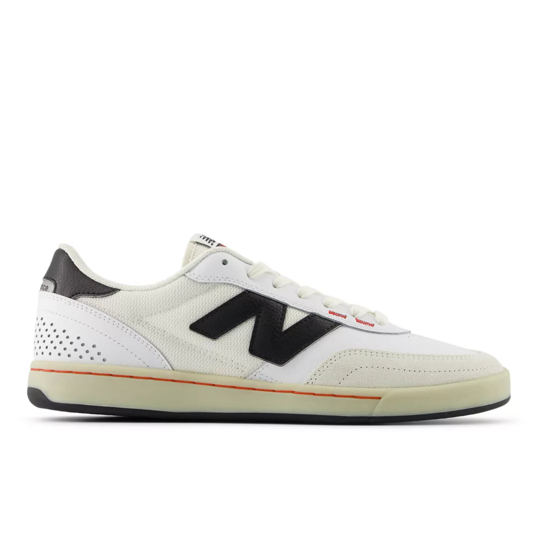 White with Black,M6 / W7.5,Standard (D)
